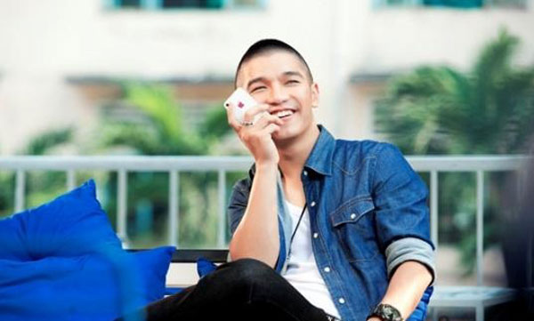 Kiểu tóc đầu đinh húi cua của ca sĩ Cường Seven
