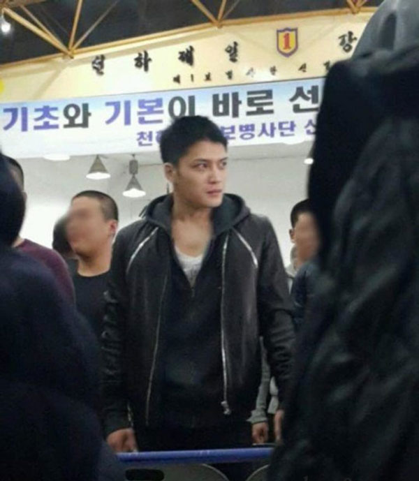 Kiểu tóc đầu đinh húi cua của JeaJoong