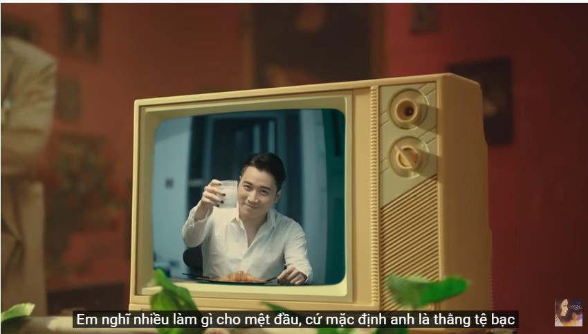 Vì mẹ anh bắt chia tay
