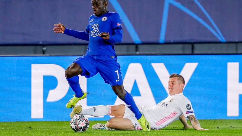 Tiền vệ mỏ neo là gì? Những cái tên nổi bật nhất