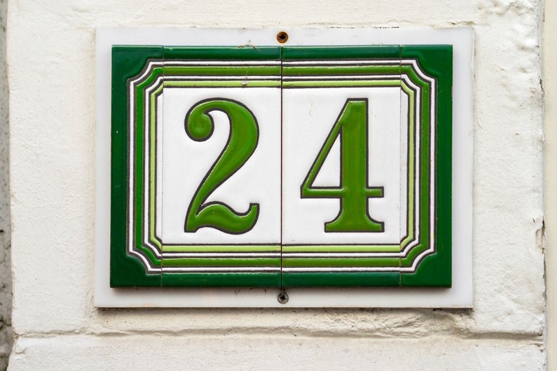 Số 24 Có Ý Nghĩa Gì? Giải Mã Con Số Của Sự Cân Bằng & Cơ Hội