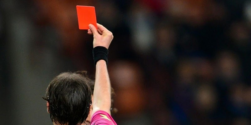 Thẻ vàng, thẻ đỏ trong bóng đá là gì? Mang ý nghĩa gì?