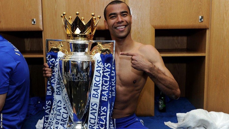 Khó có thể phủ nhận cầu thủ Ashley Cole là tượng đài thực sự của giải đấu nước Anh Ashley Cole chính thức được vinh danh tại Hall of Fame Premier League